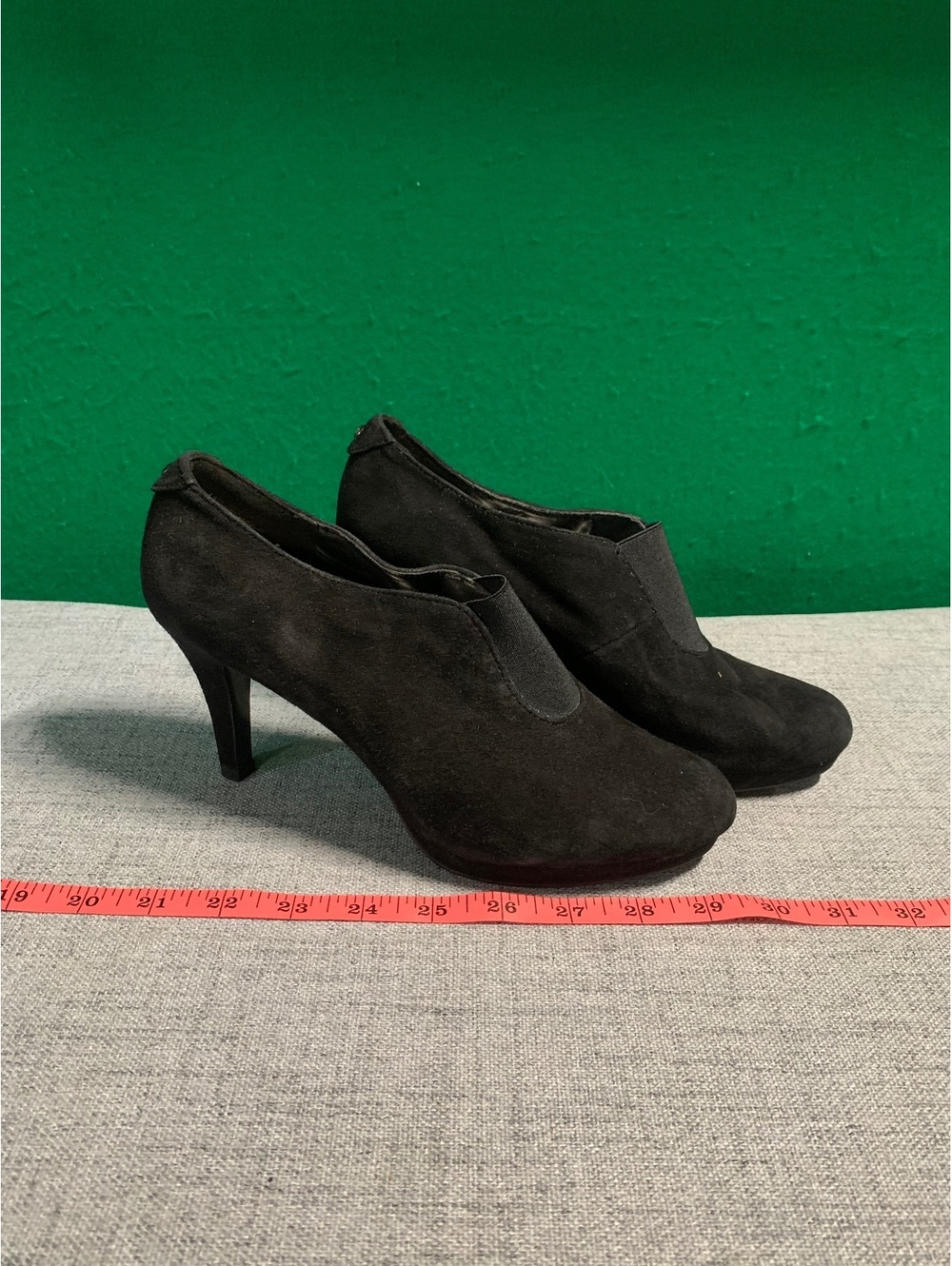 Anne Klein black suede heels 7.5 size womans